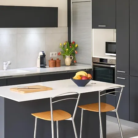Apartment Sunlight - Gisele - Hyper Central, 1 Bedroom With Large Living