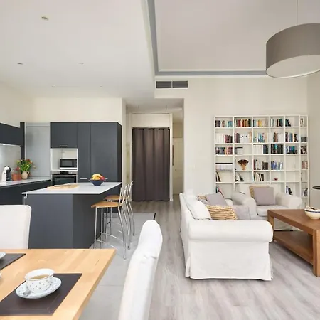 Apartment Sunlight - Gisele - Hyper Central, 1 Bedroom With Large Living *