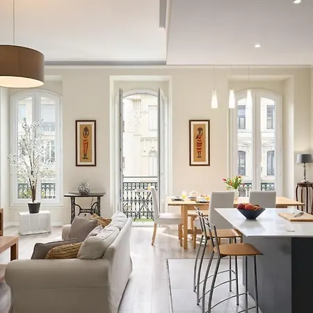 Sunlight - Gisele - Hyper Central, 1 Bedroom With Large Living Lejlighed